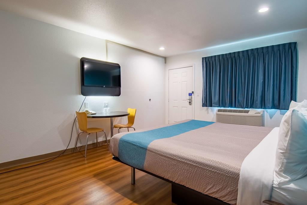 Motel 6-San Bernardino, CA - Downtown Esterno foto