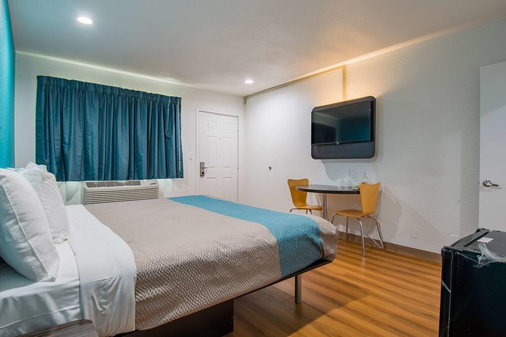 Motel 6-San Bernardino, CA - Downtown Esterno foto